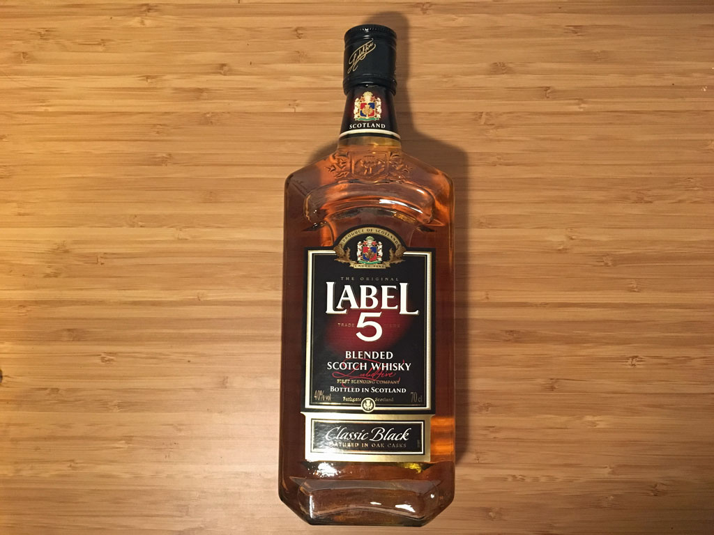 Лейбл 5 цена. Виски Лабел 5. Label 5 Blended Scotch Whisky. Левел 5 виски. Виски Label 5 Classic Black 0.5 л.